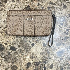 Guess Logo Patterned Brown Wristlet